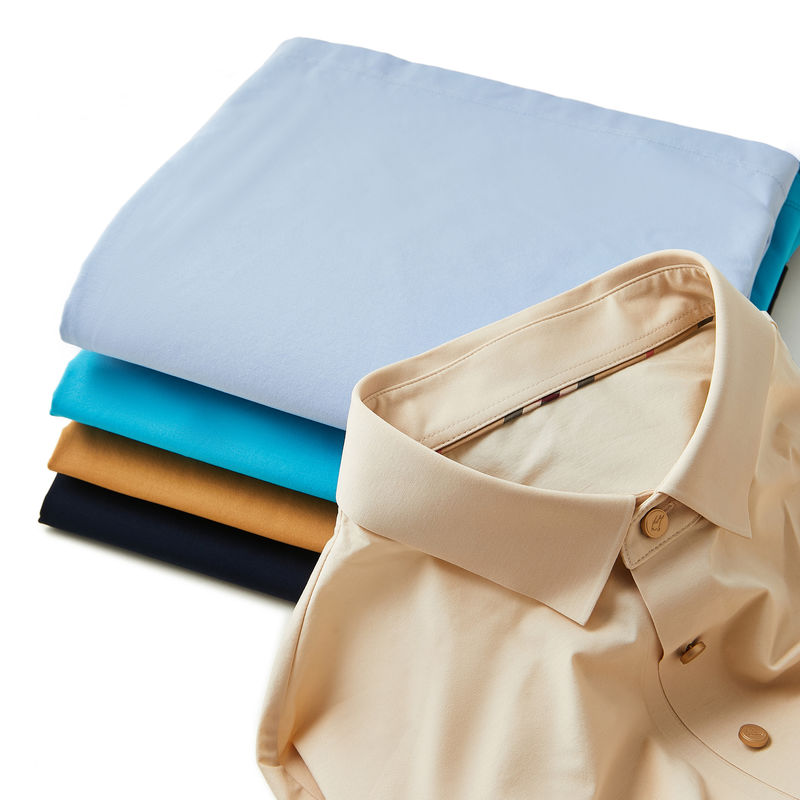 OEM ODM geborduurde polo shirts voor mannen Custom designs Kleur hals knop voorkant