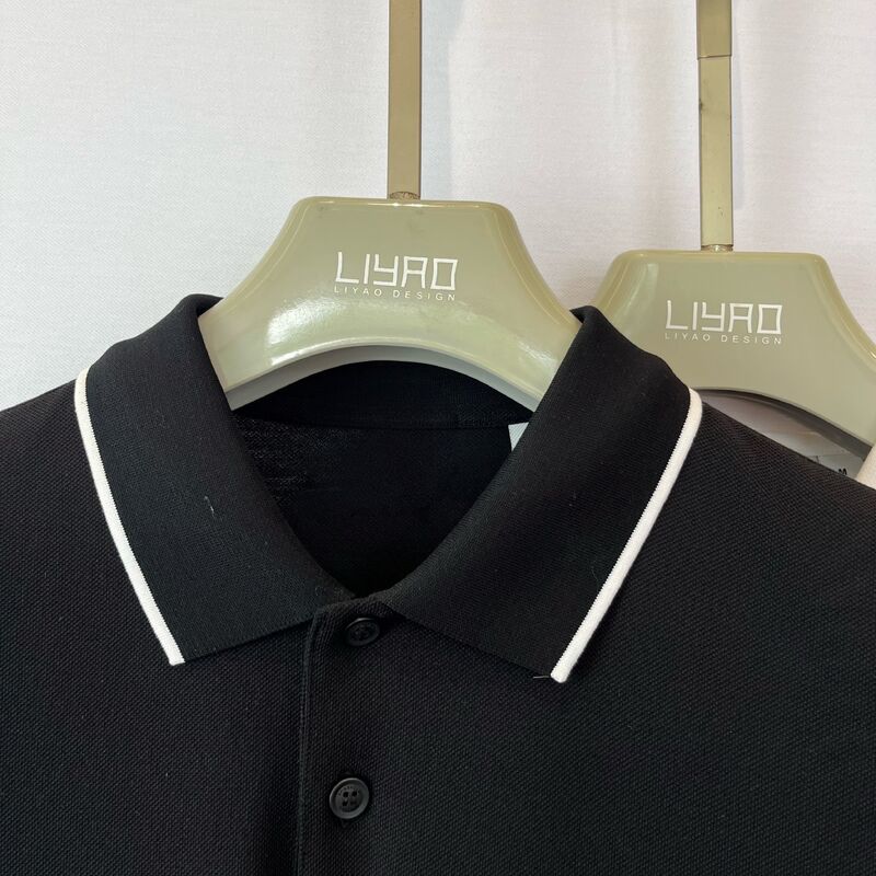Mensenlogo - geborduurd polo shirt. Zwart met witte trim borstzak en monogram trendy design Pique mannen polo shirt
